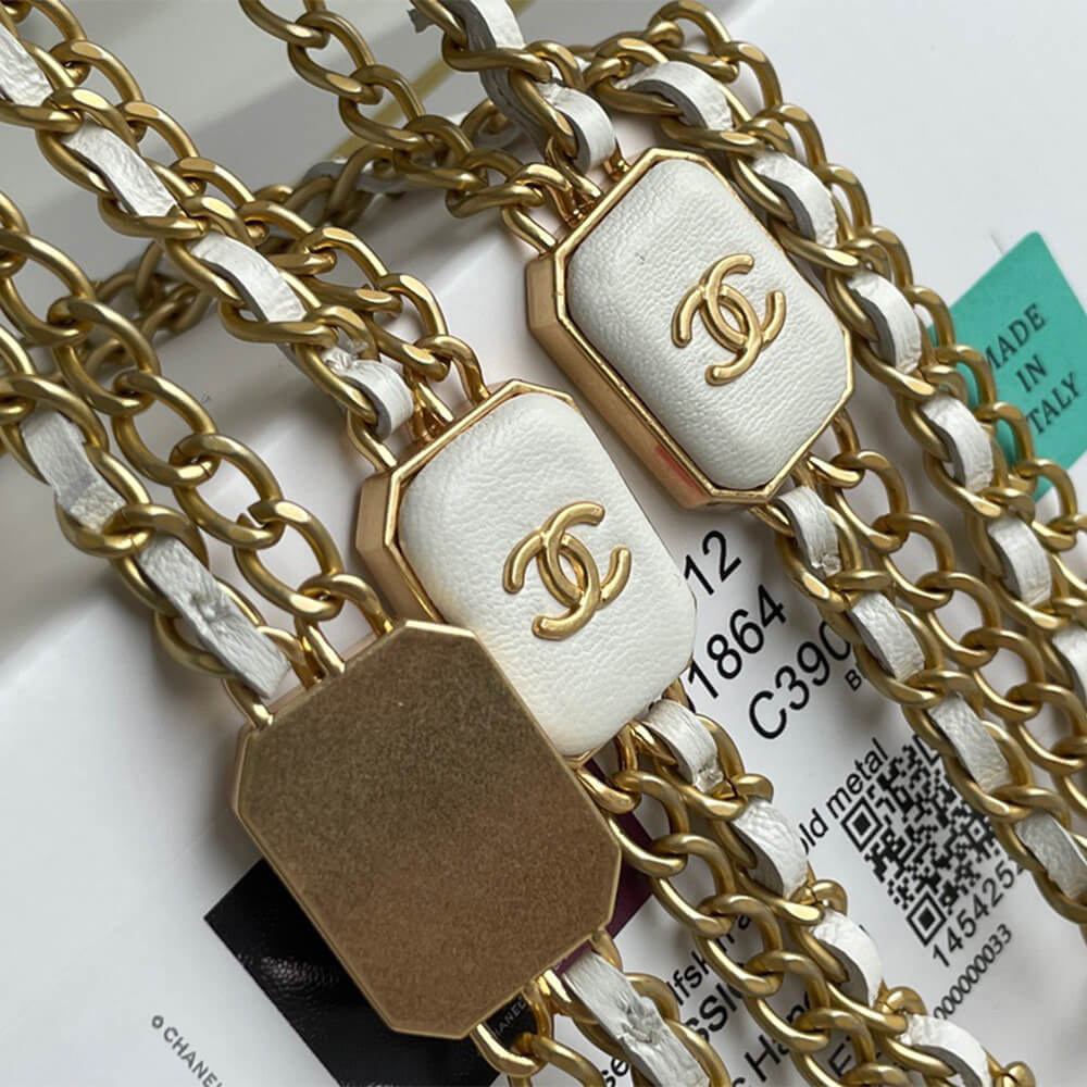 Chanel SMALL VANITY WITH CHAIN