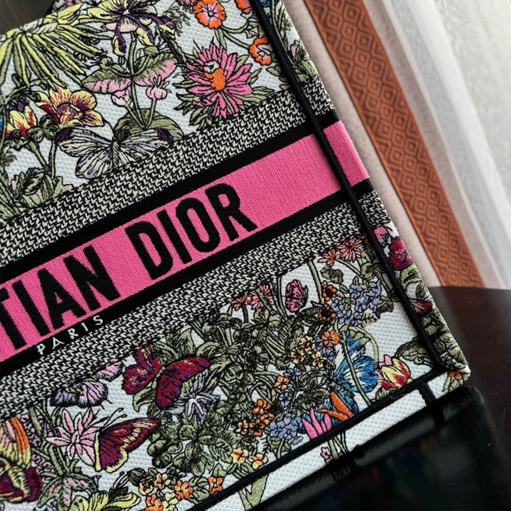 medium D*or book tote