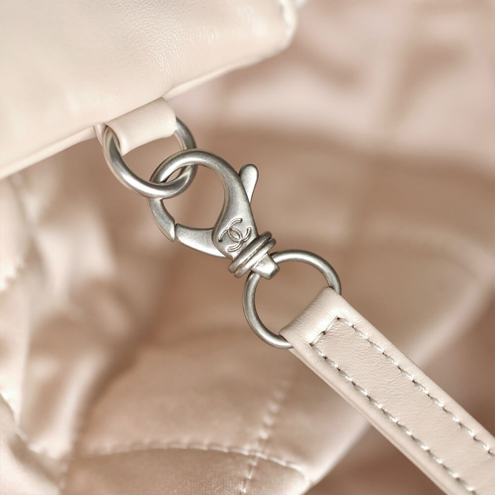 CHANEL 22 HANDBAG(high-end grade)