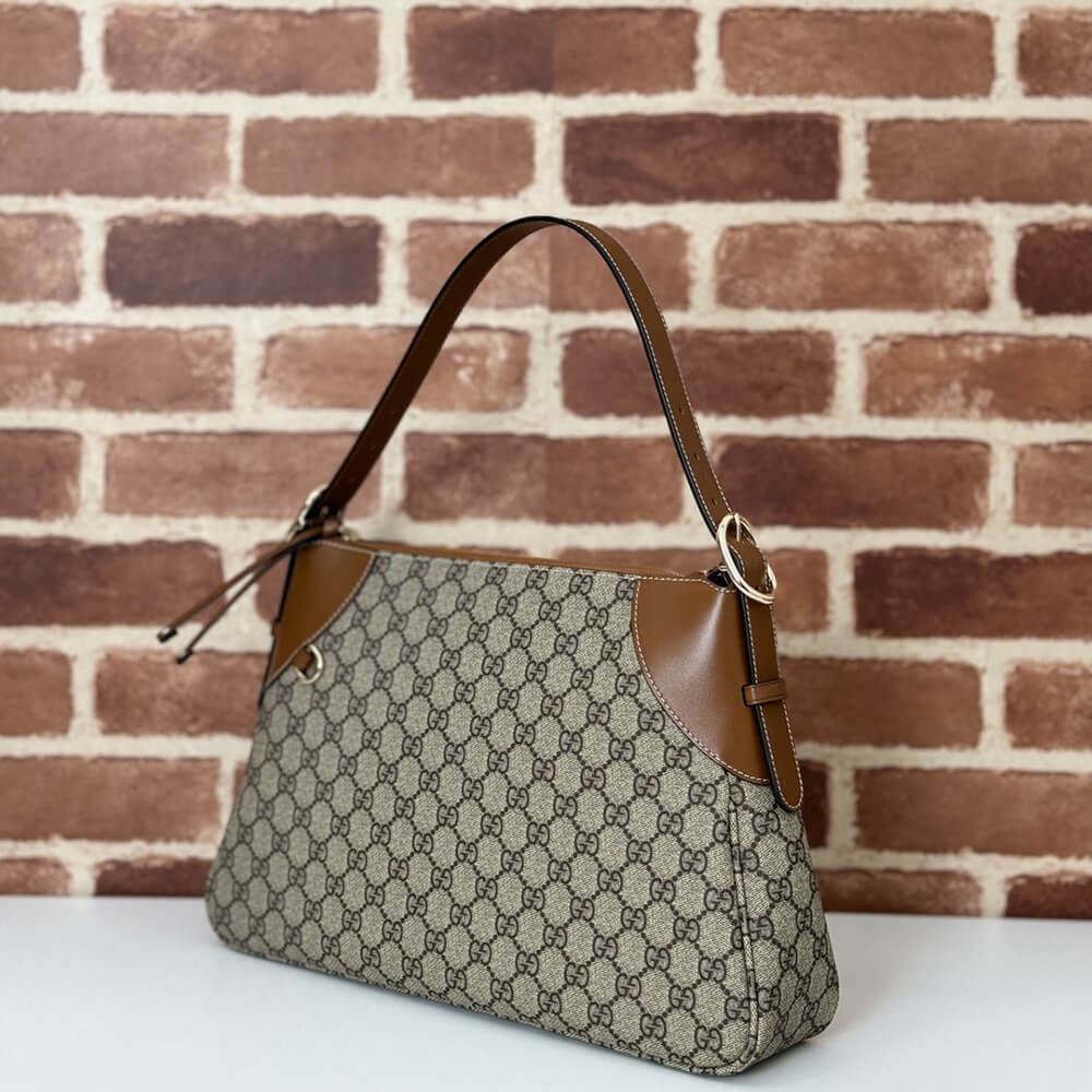 GG Emblem medium shoulder bag