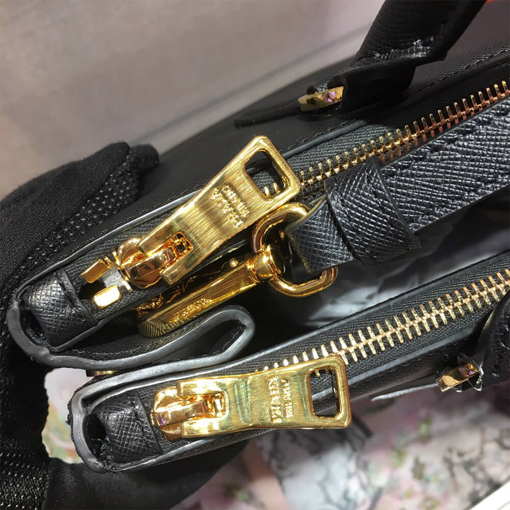 Prada Medium Prada Galleria Saffiano leather bag(HIGH-END GRADE)